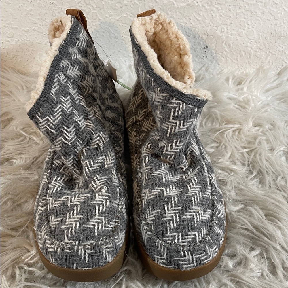 SANUK Nice Bootah Ankle Boots Womens Knitted Size 9 Wool Gray/White NEW